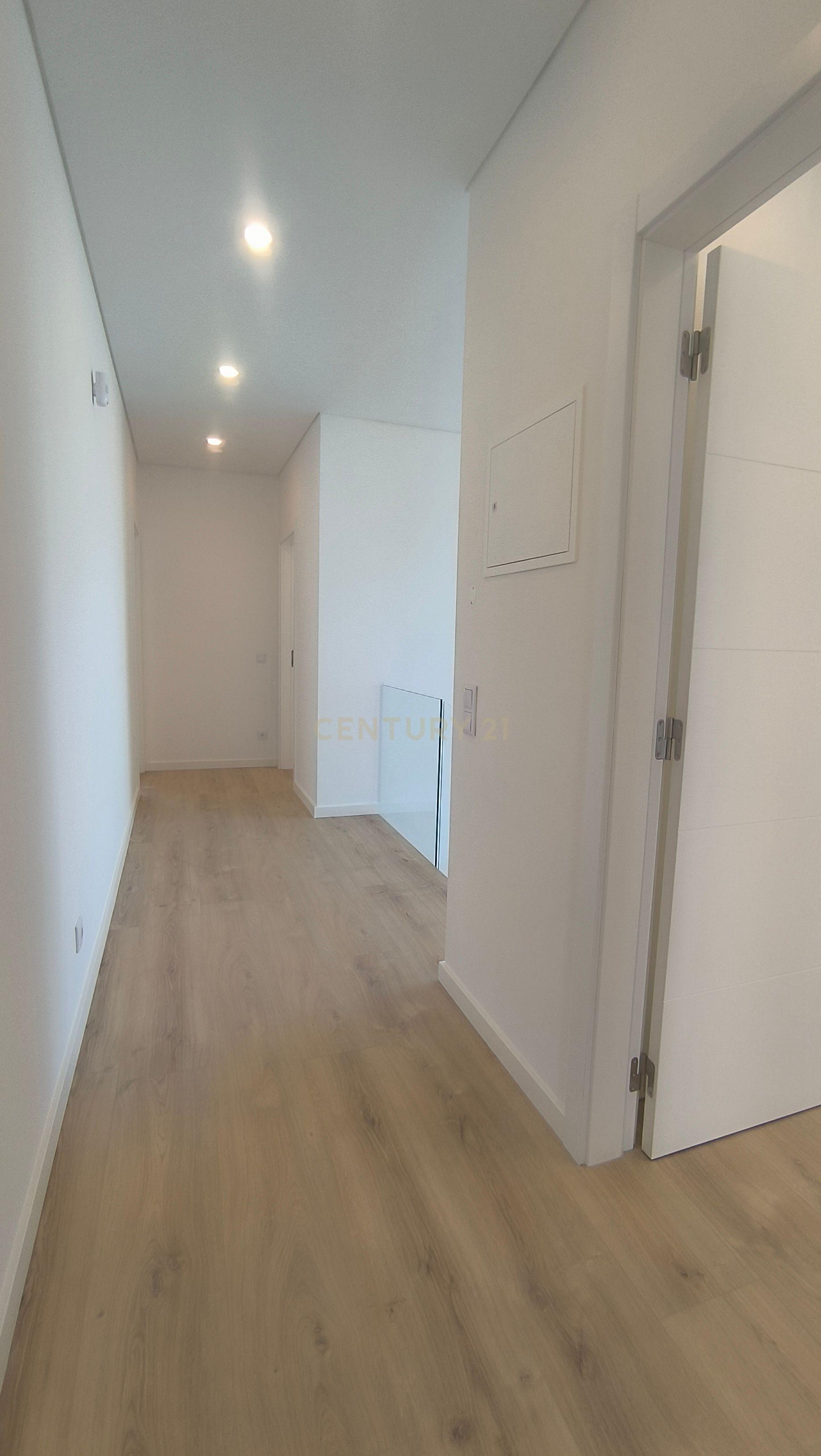Moradia Construção Nova T5 C/ Piscina - Image 13