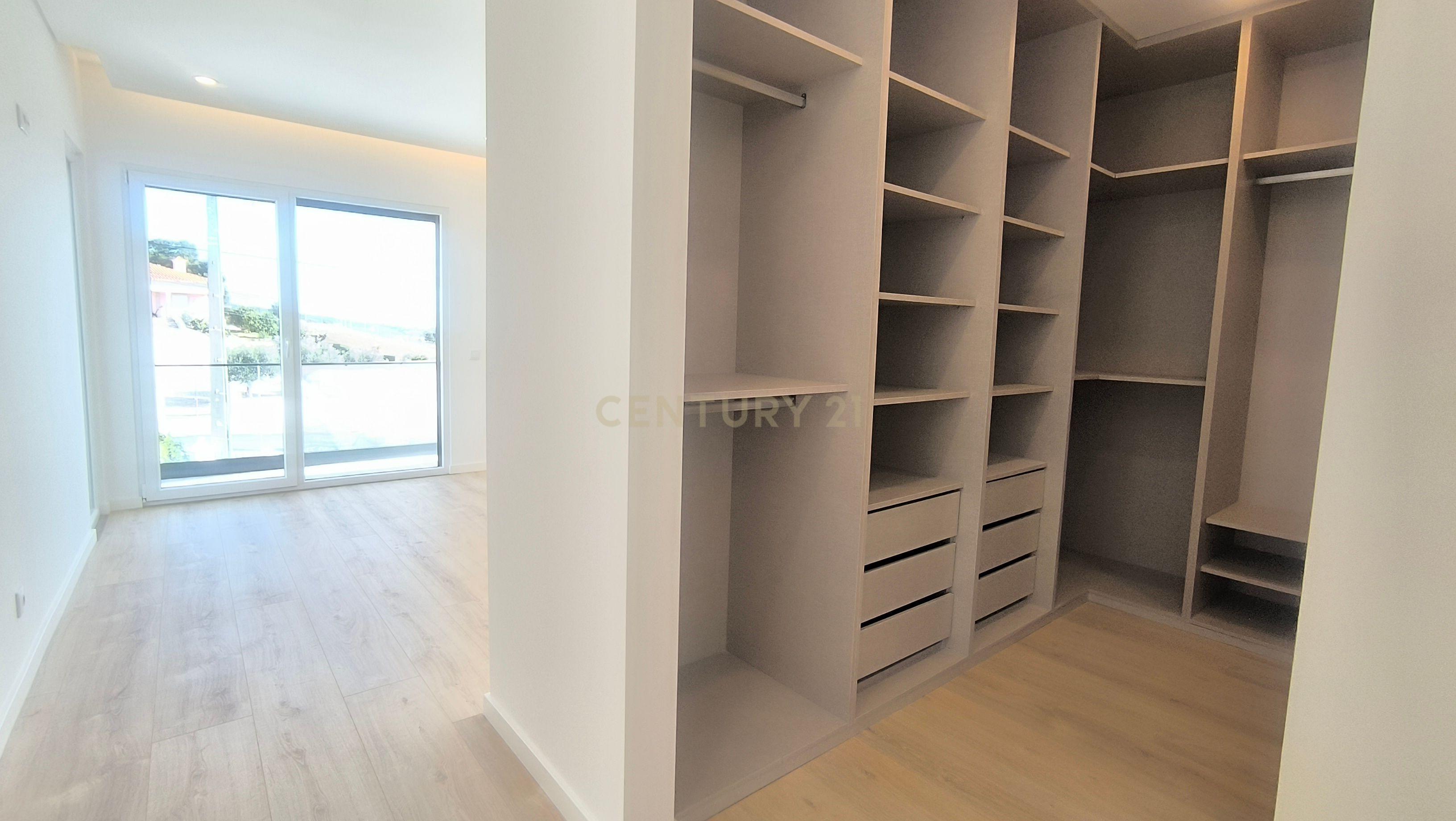 Moradia Construção Nova T5 C/ Piscina - Image 29