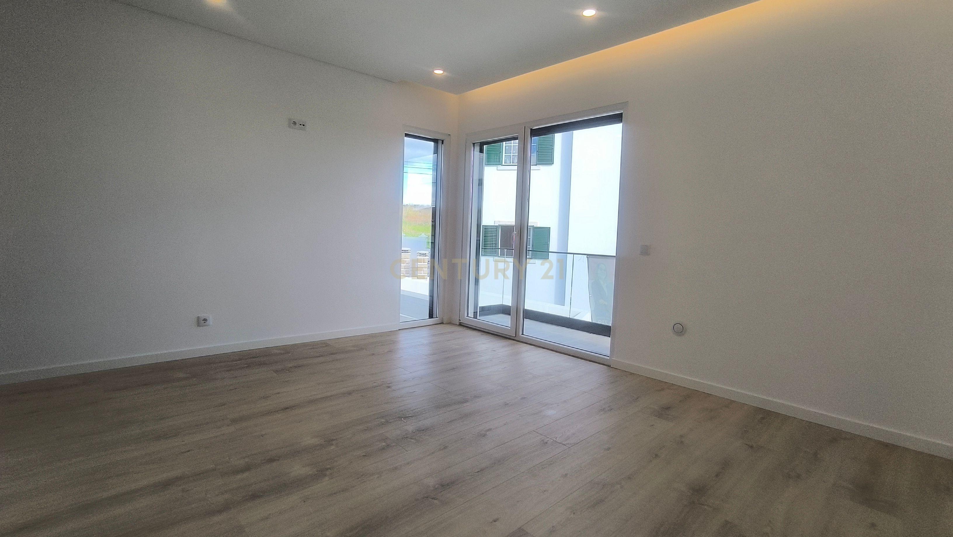Moradia Construção Nova T5 C/ Piscina - Image 32