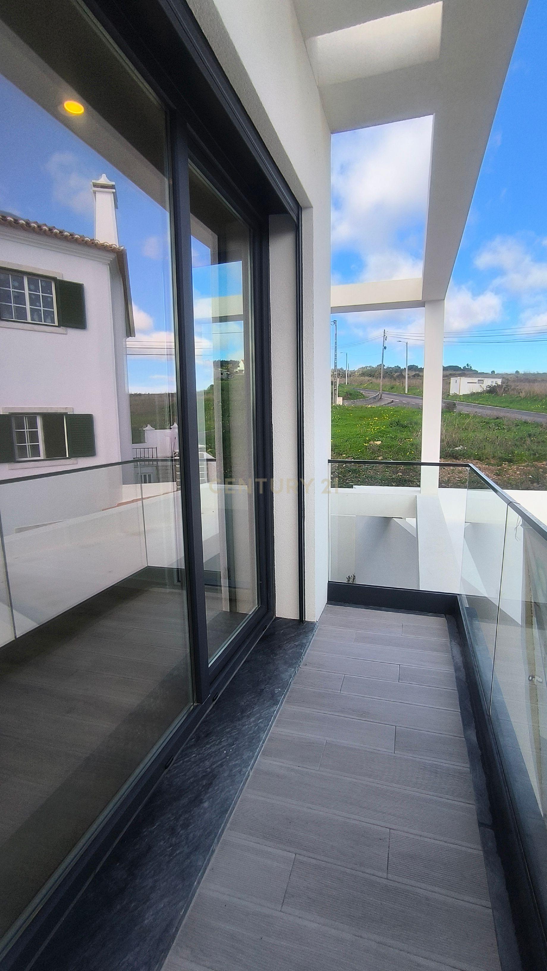 Moradia Construção Nova T5 C/ Piscina - Image 35