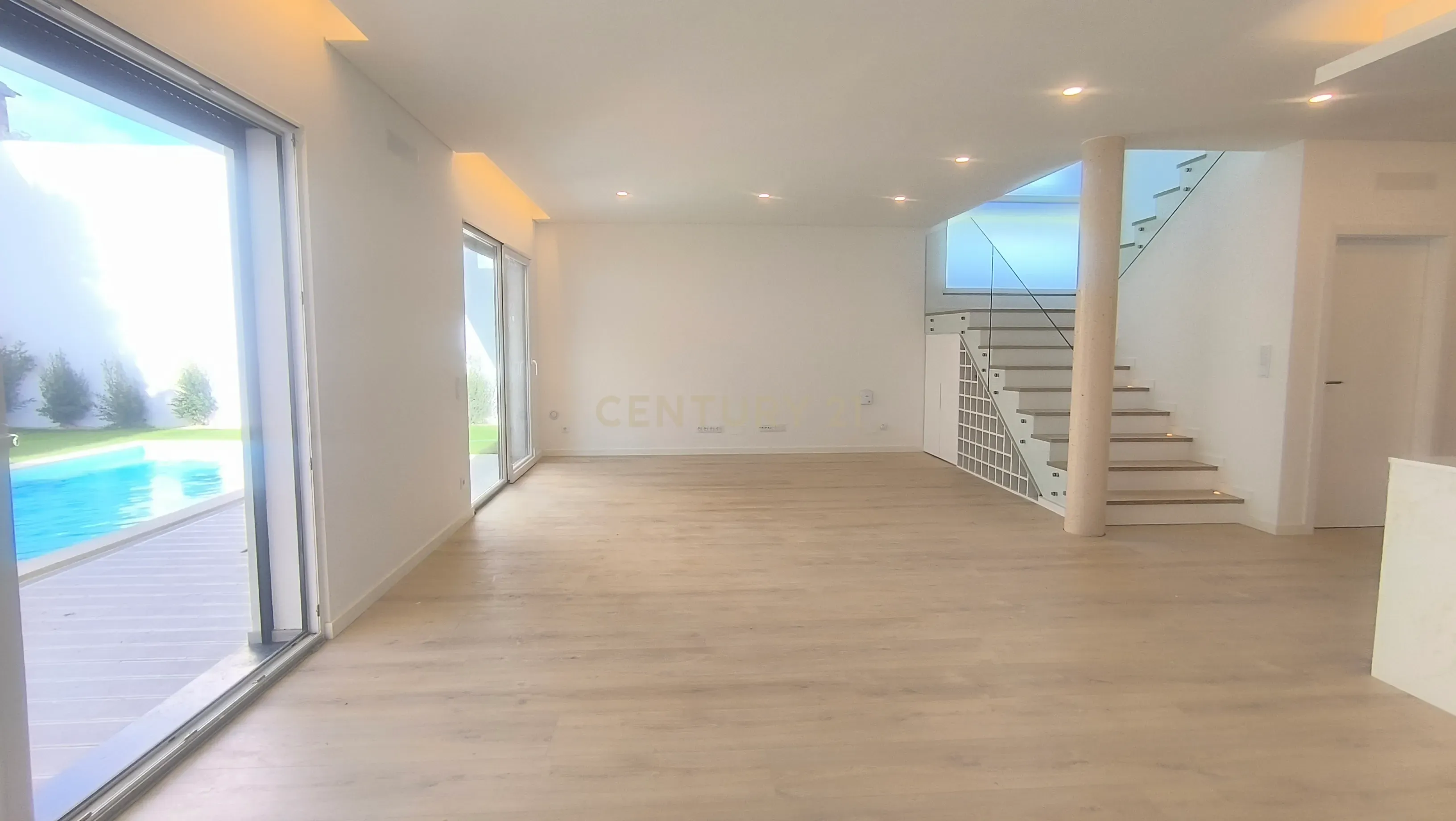 Moradia Construção Nova T5 C/ Piscina - Image 3