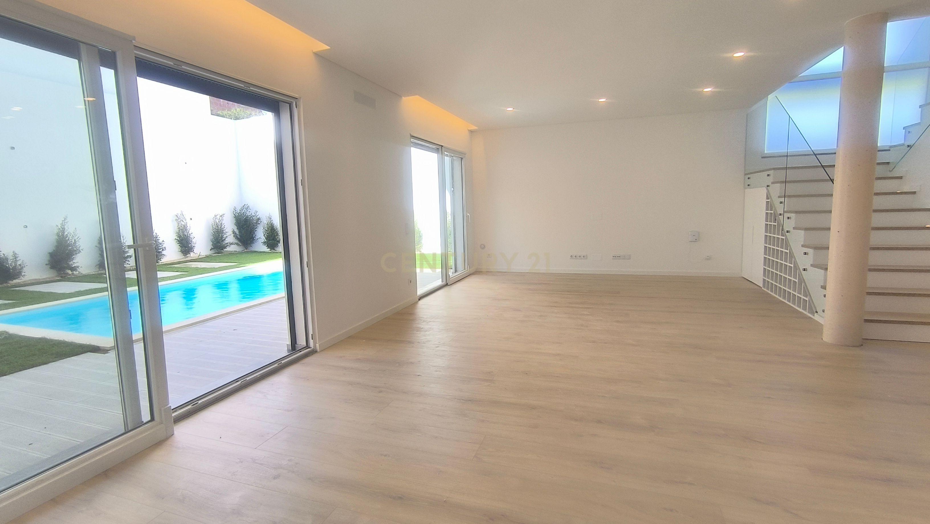 Moradia Construção Nova T5 C/ Piscina - Image 2