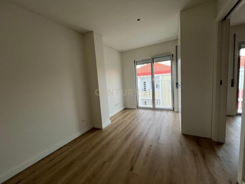 Apartamento Moderno em Moscavide, Loures - Image 6