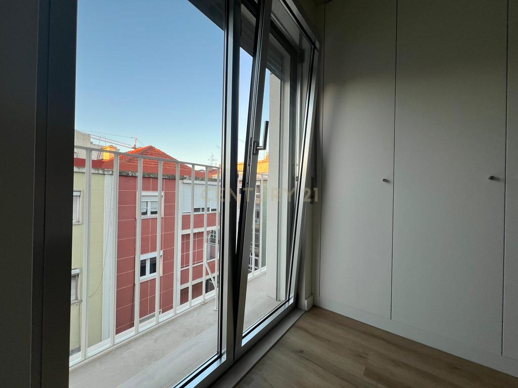 Apartamento Moderno em Moscavide, Loures - Image 7