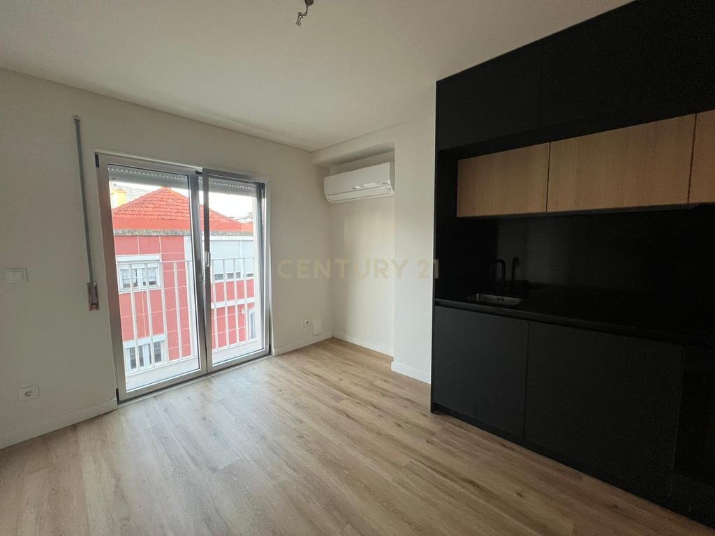 Apartamento Moderno em Moscavide, Loures - Image 11