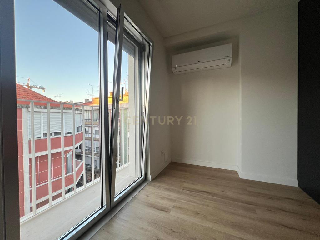 Apartamento Moderno em Moscavide, Loures - Image 5