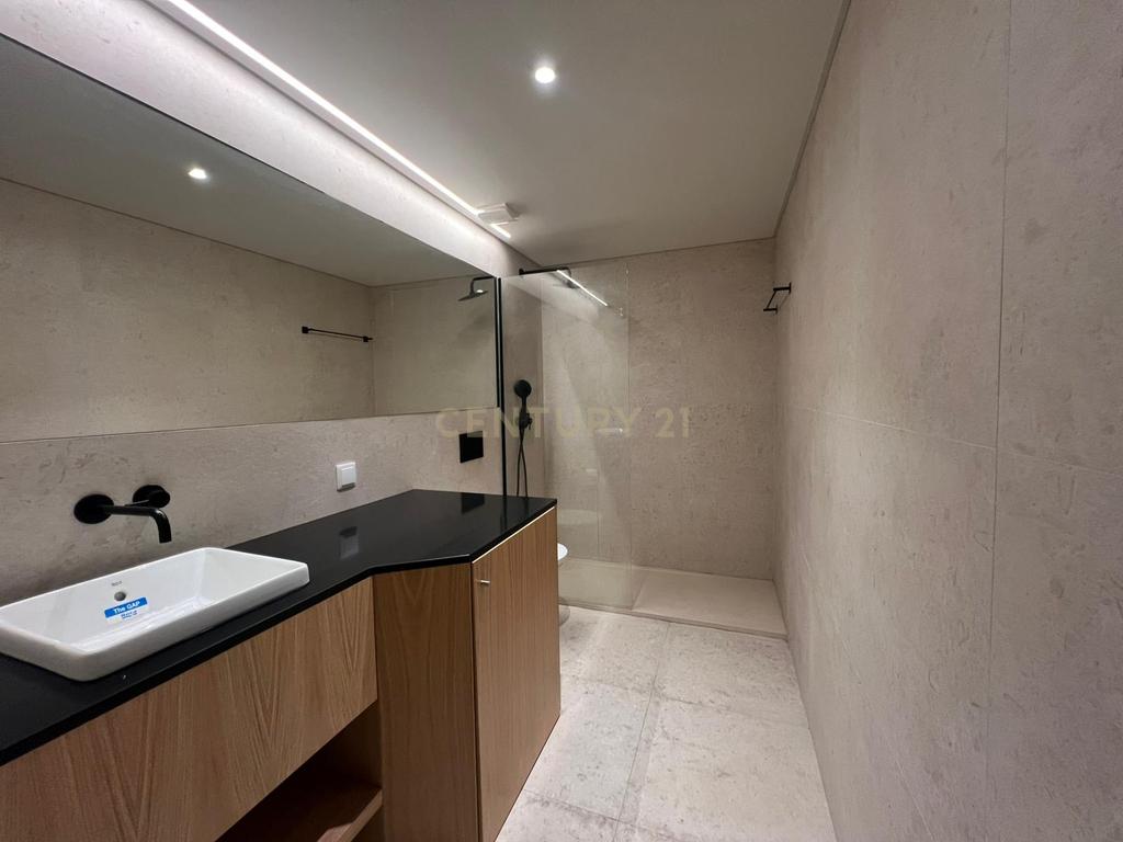 Apartamento Moderno em Moscavide, Loures - Image 9
