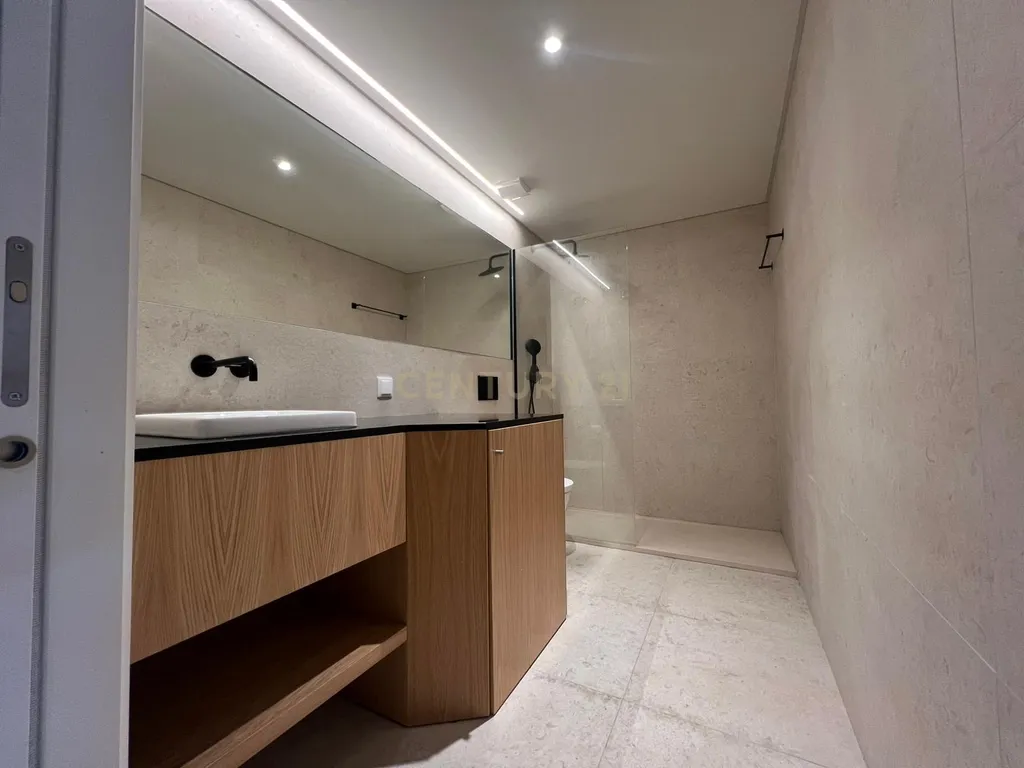 Apartamento Moderno em Moscavide, Loures - Image 8