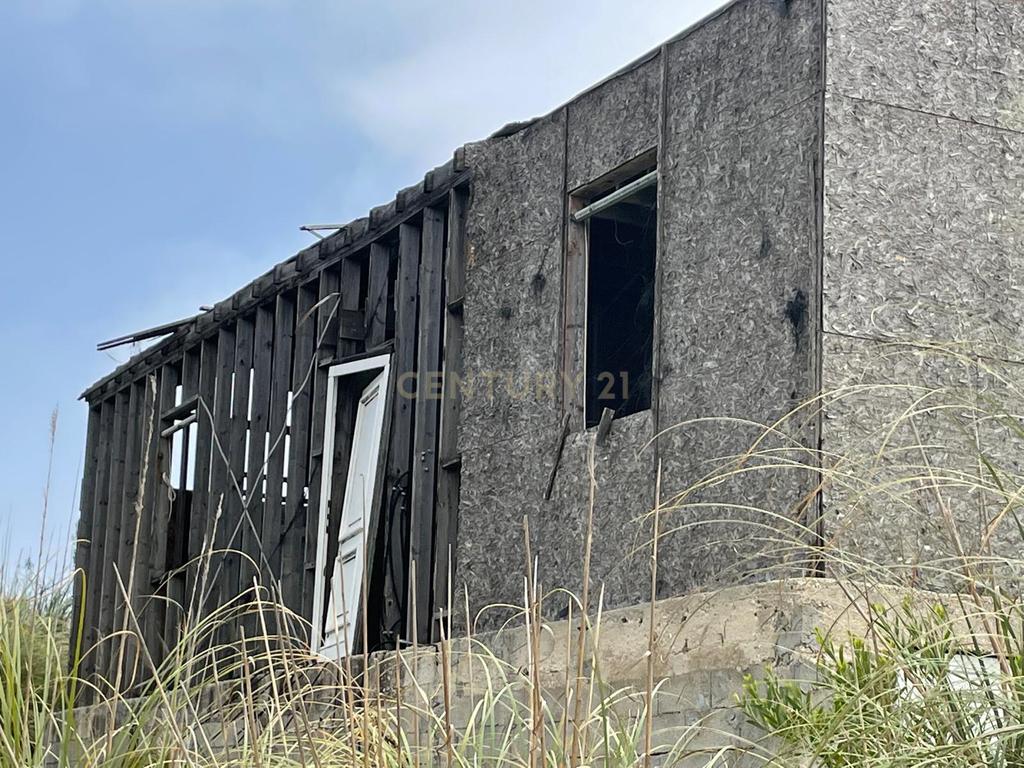 Terreno em Vale da Telha com obra inacabada - Image 2