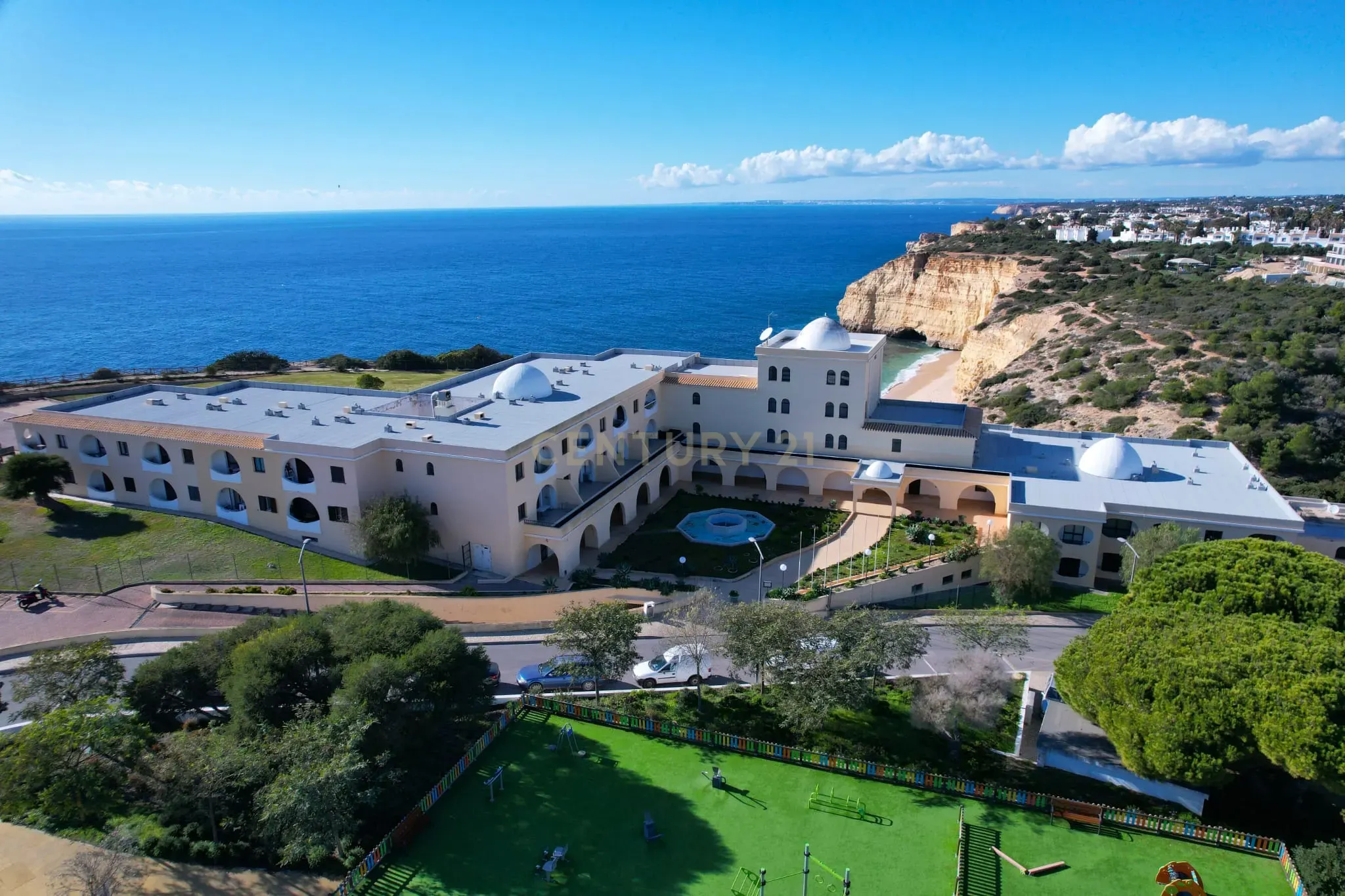 Apartamento T1 em Lagoa com Piscina e Boa Exposição Solar - Image 3