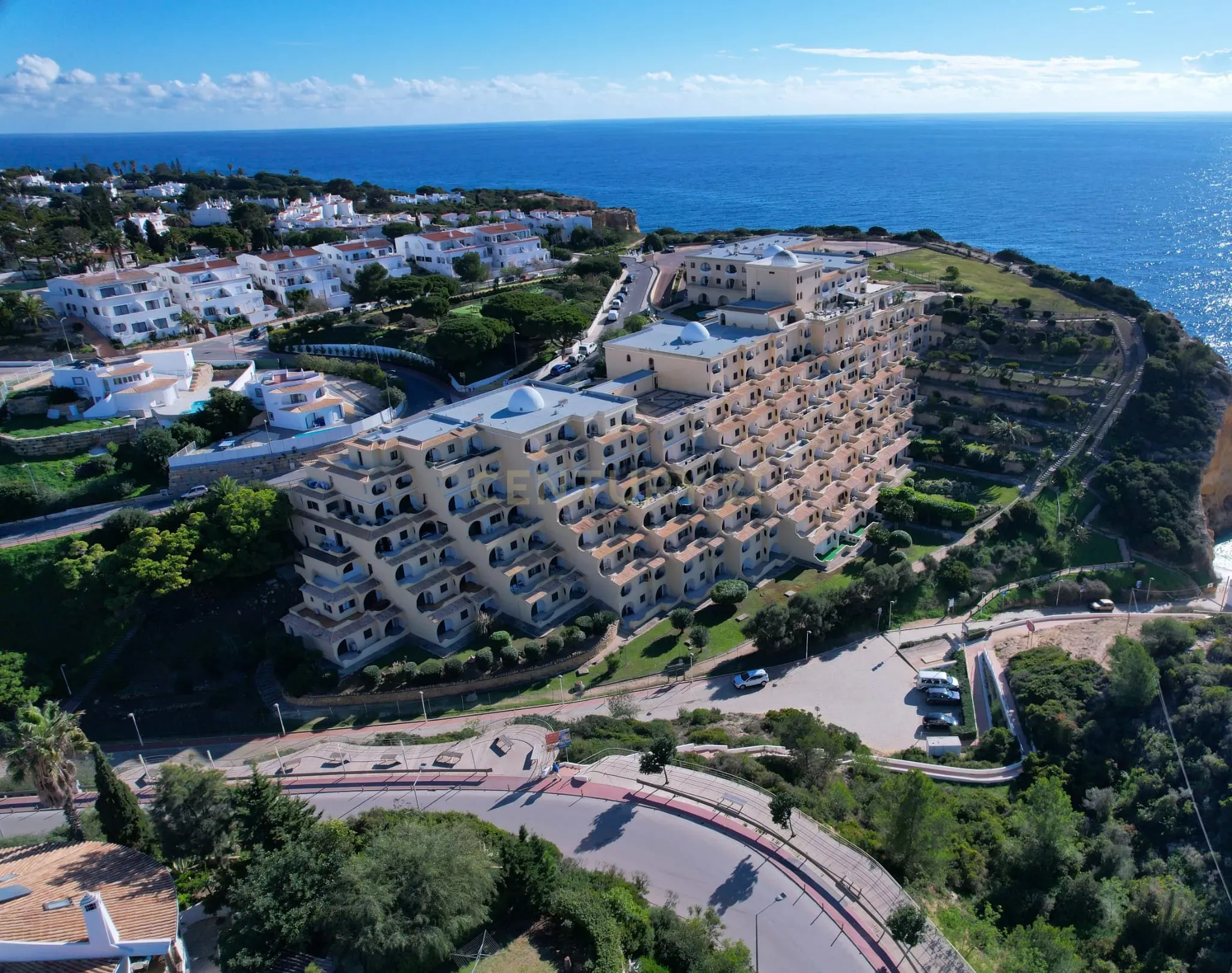 Apartamento T1 em Lagoa com Piscina e Boa Exposição Solar - Image 4