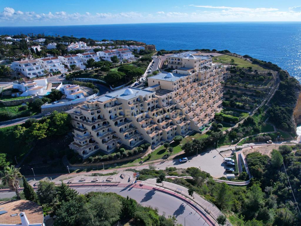 Apartamento T1 em Lagoa com Piscina e Boa Exposição Solar - Image 4