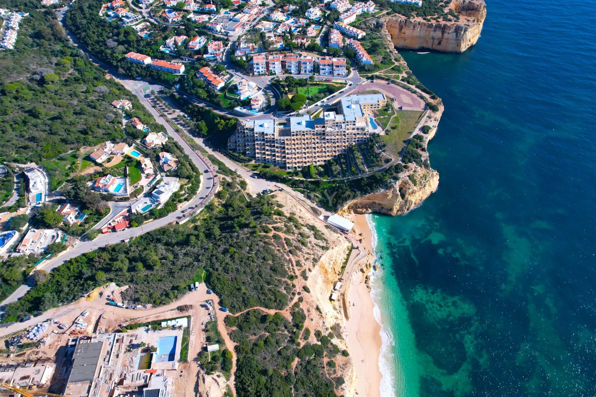 Apartamento T1 em Lagoa com Piscina e Boa Exposição Solar - Image 6
