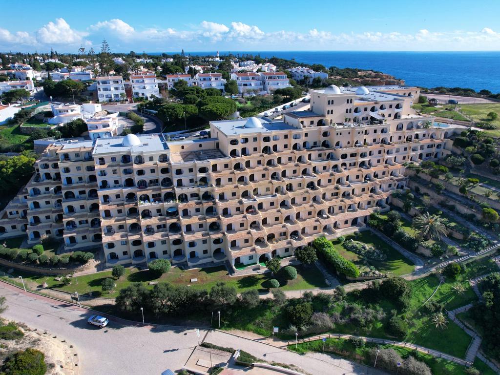 Apartamento T1 em Lagoa com Piscina e Boa Exposição Solar - Image 8
