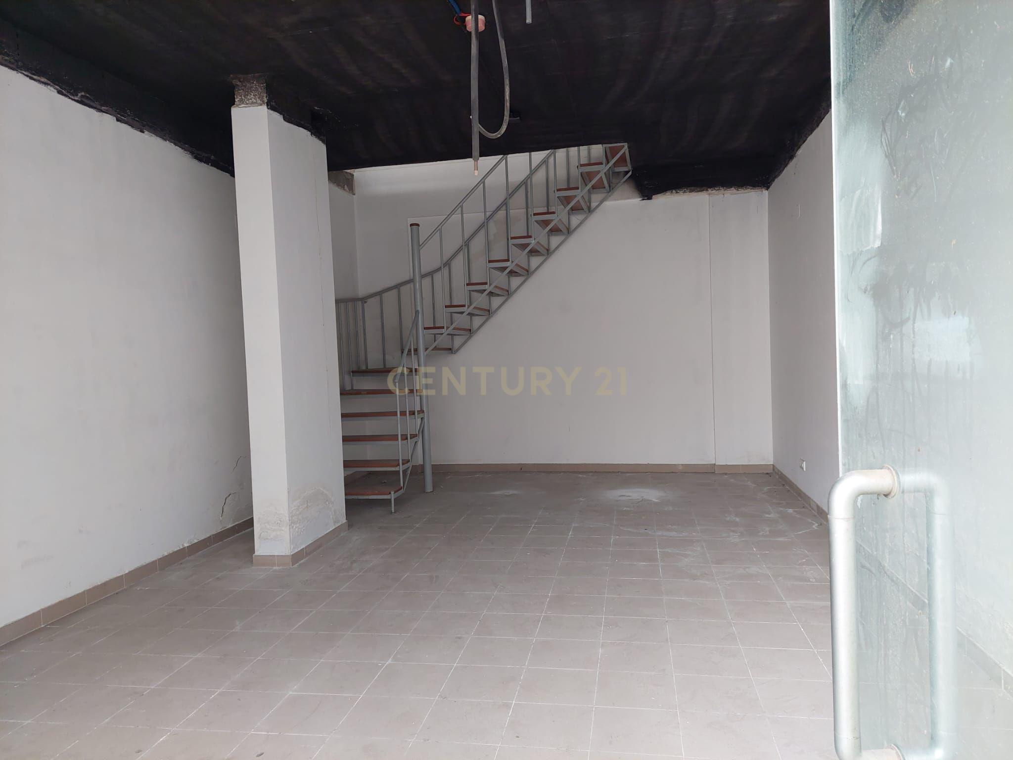 Comércio ou serviços com 140 m2 no CENTRO DE RIO MAIOR - Image 9