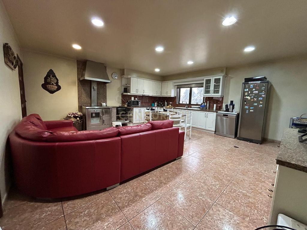 Moradia T4 com Piscina e Terreno – Fafe - Image 19