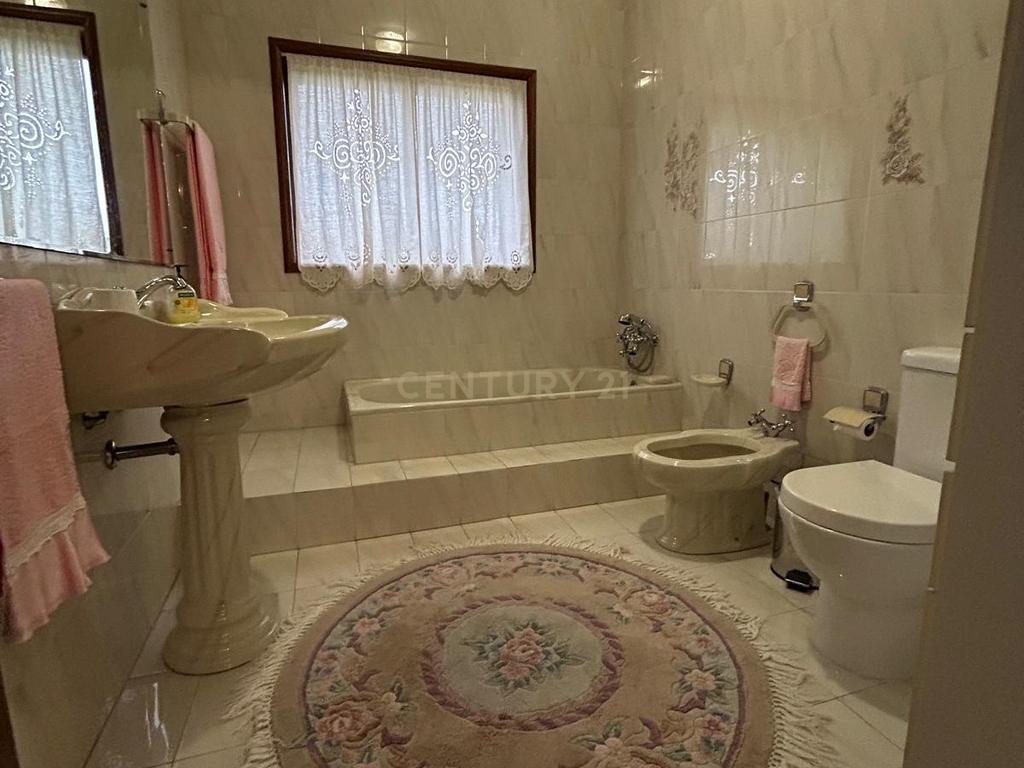 Moradia T4 com Piscina e Terreno – Fafe - Image 17