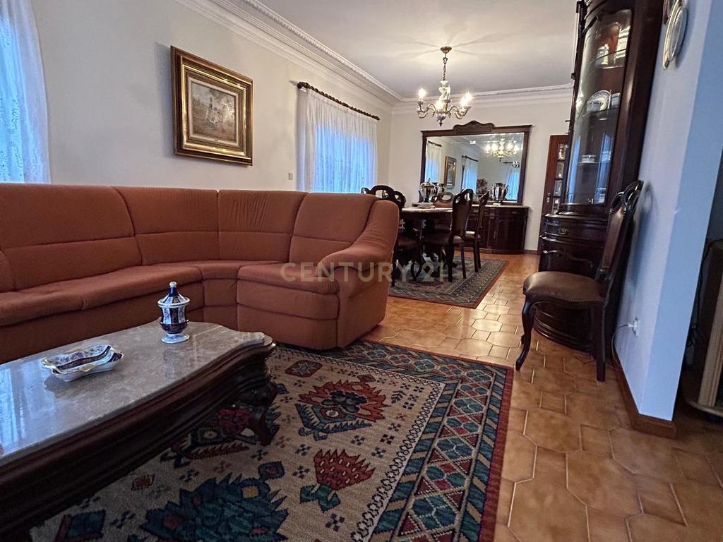 Moradia T4 com Piscina e Terreno – Fafe - Image 10