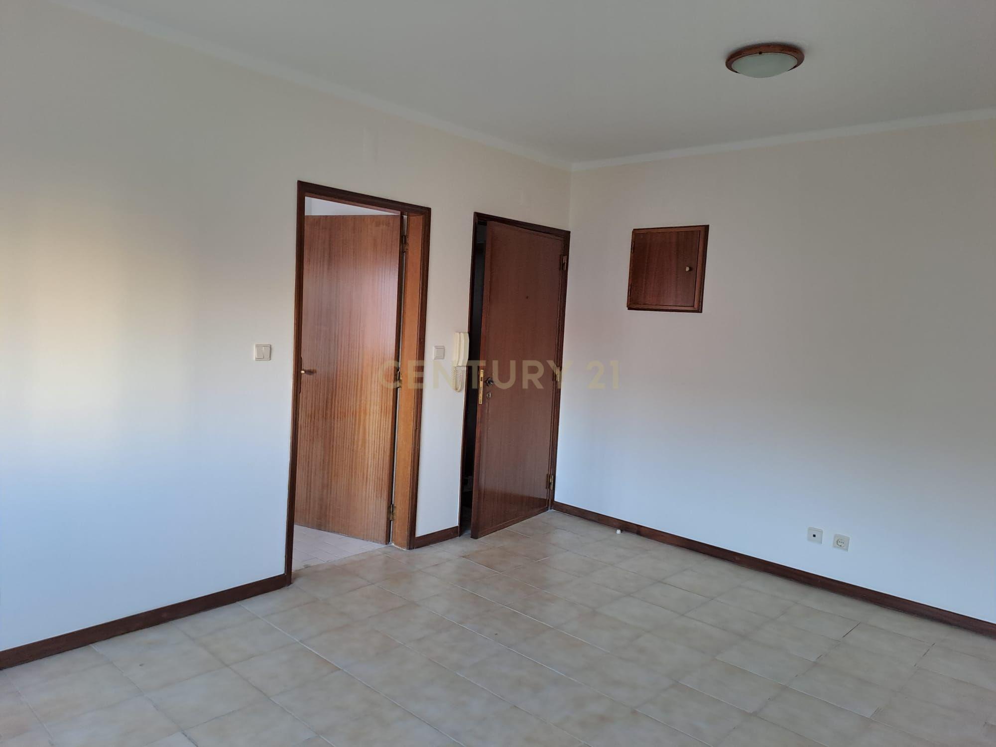 Apartamento T1 | Loures - Image 2