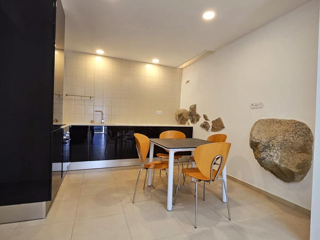 Moradia T2 Recentemente Recuperada Com Espaço Exterior Alcacovas, Évora - Image 6