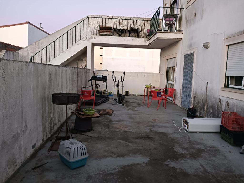Apartamento T2 com terraço no centro de Coruche - Image 13