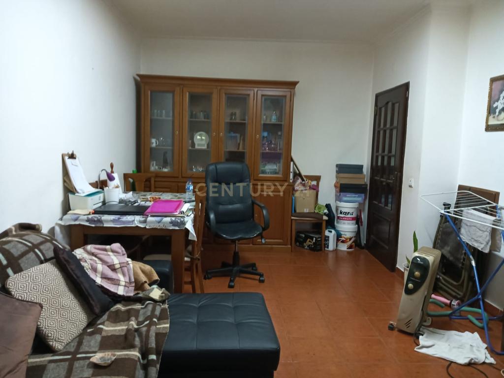 Apartamento T2 com terraço no centro de Coruche - Image 4