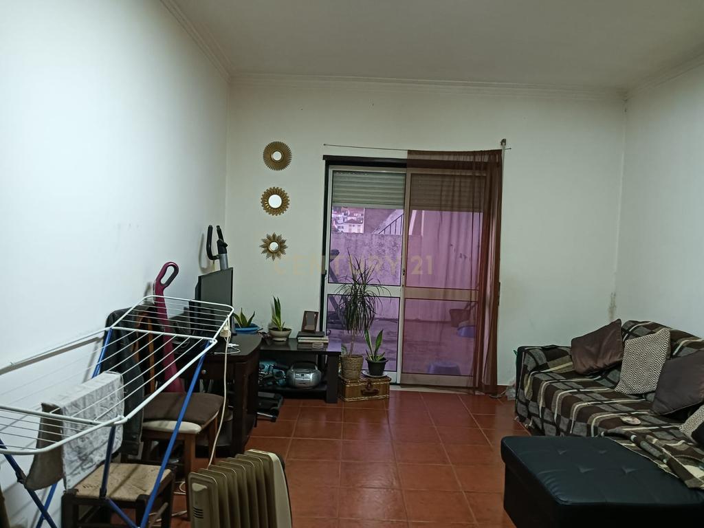Apartamento T2 com terraço no centro de Coruche - Image 5