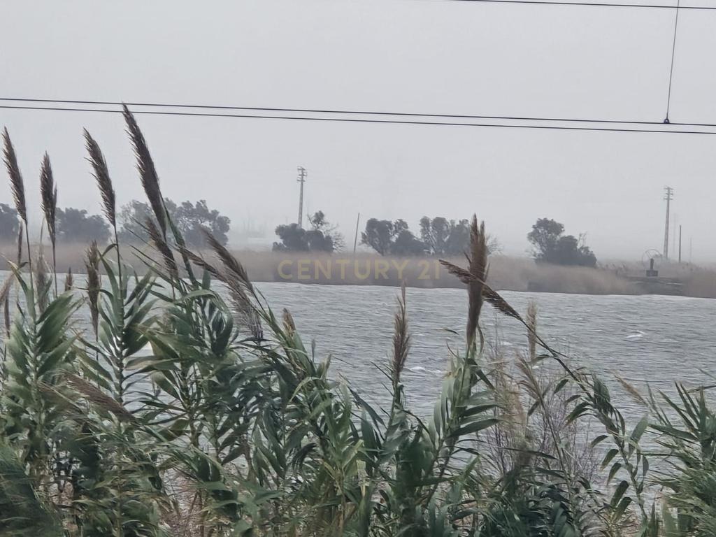 Armazéns e actividade industrial com terreno, para venda em Vila Franca de Xira - Image 1