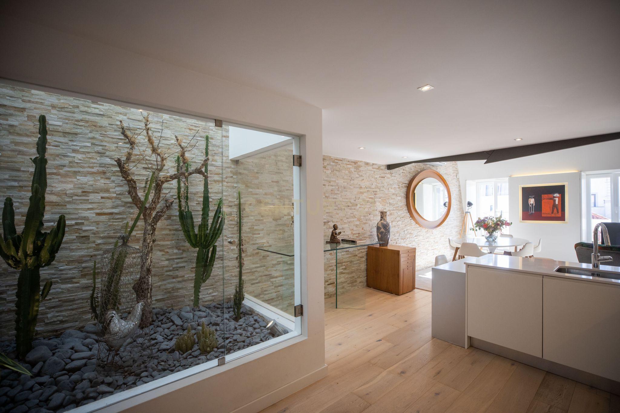 Apartamento T2 Duplex no coração de Lisboa - Image 6