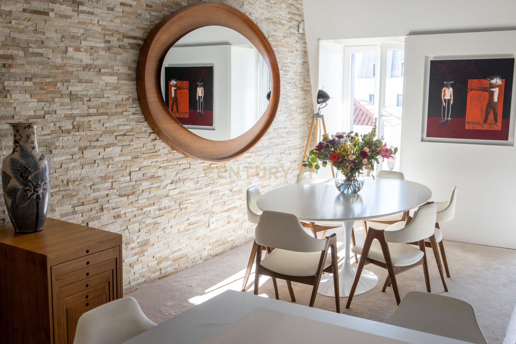 Apartamento T2 Duplex no coração de Lisboa - Image 8