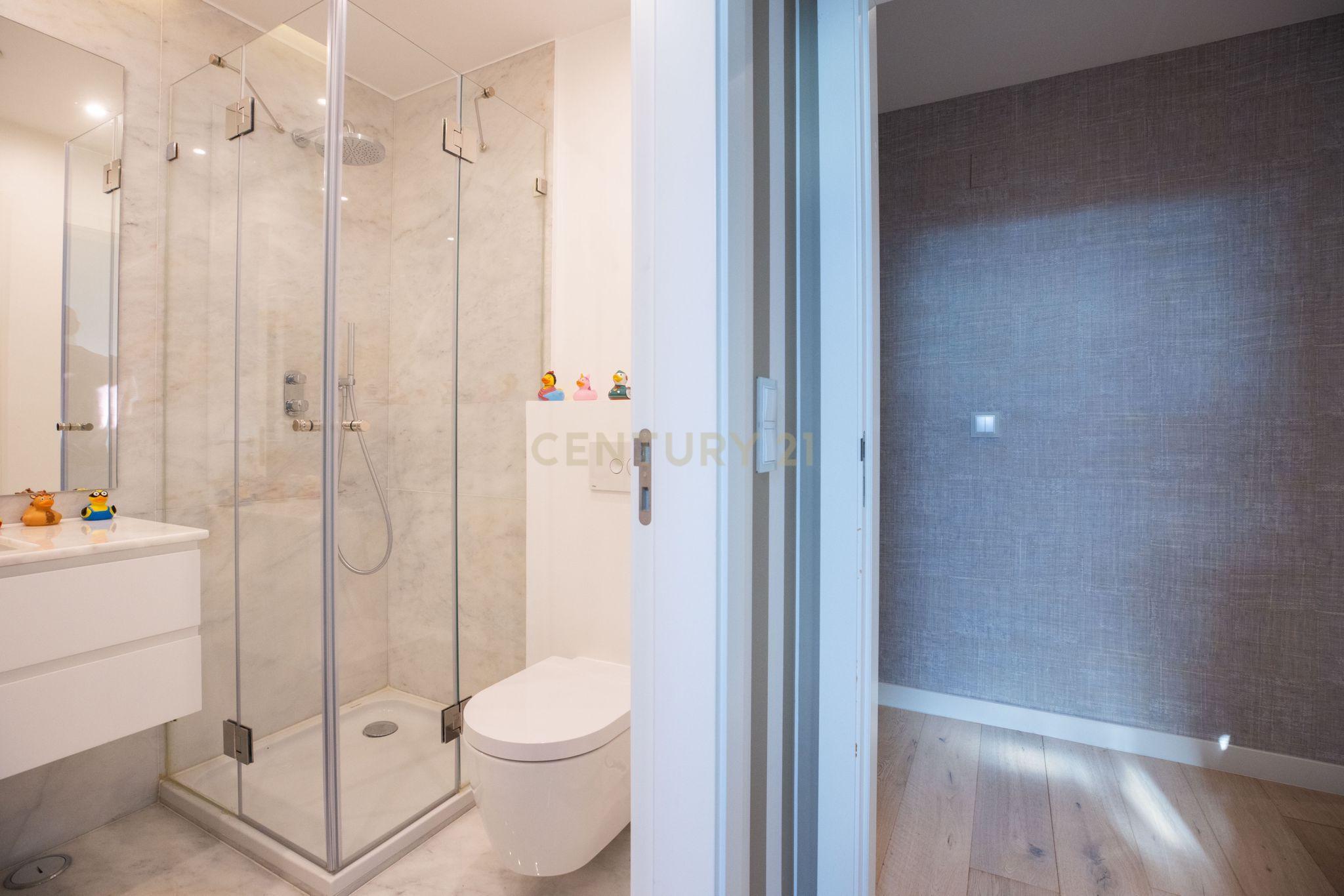 Apartamento T2 Duplex no coração de Lisboa - Image 18