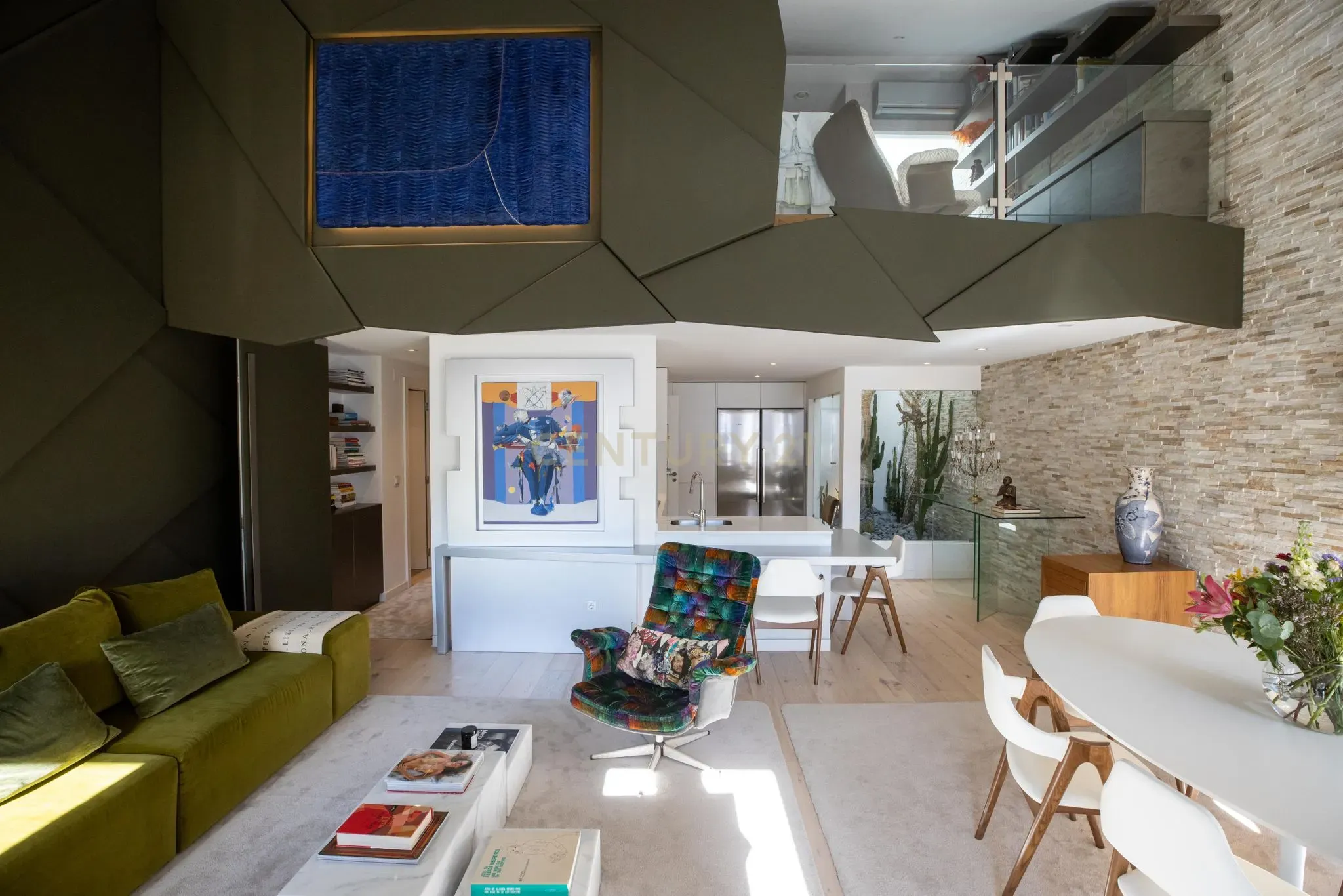 Apartamento T2 Duplex no coração de Lisboa - Image 1