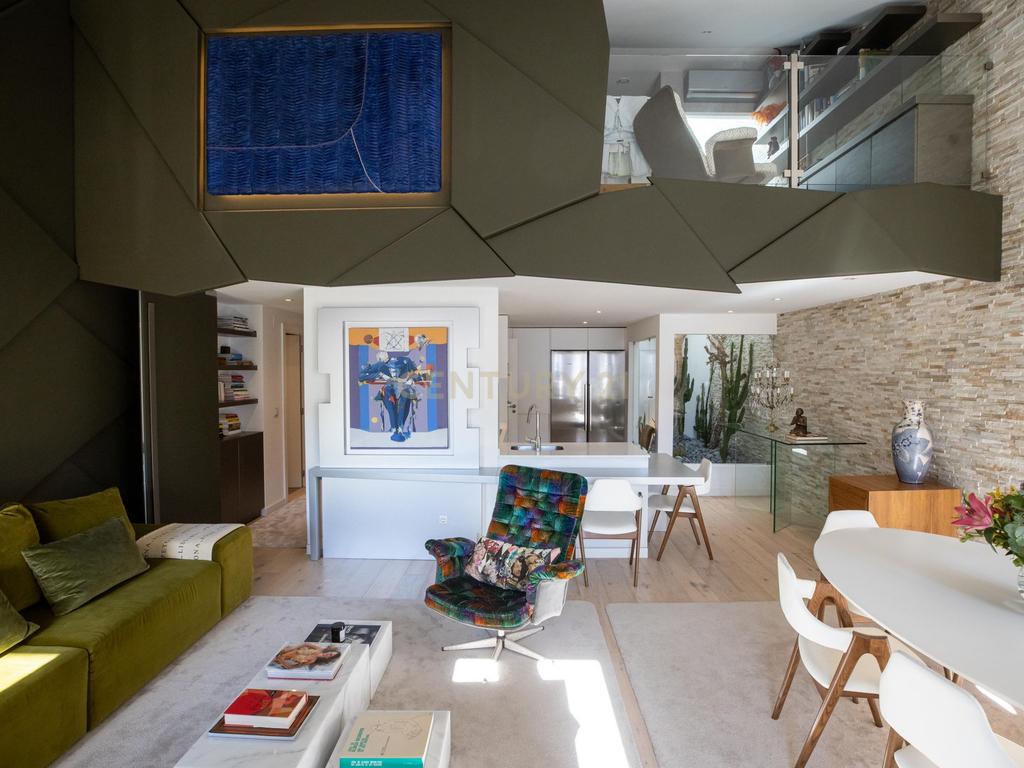 Apartamento T2 Duplex no coração de Lisboa - Image 1