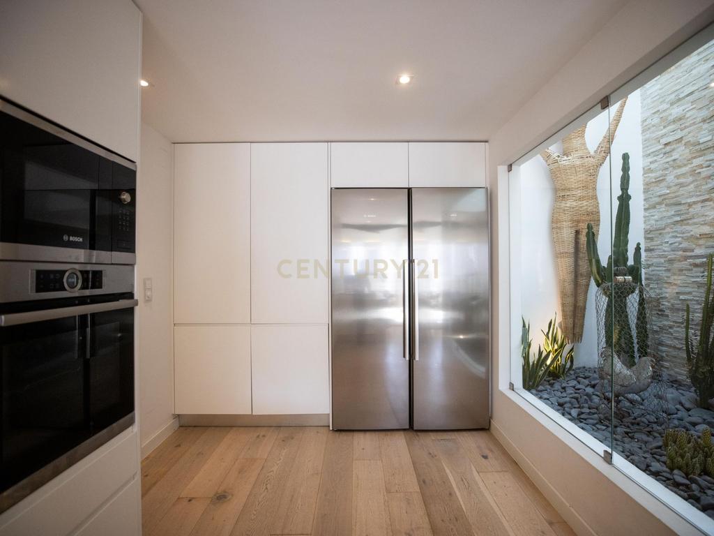 Apartamento T2 Duplex no coração de Lisboa - Image 9