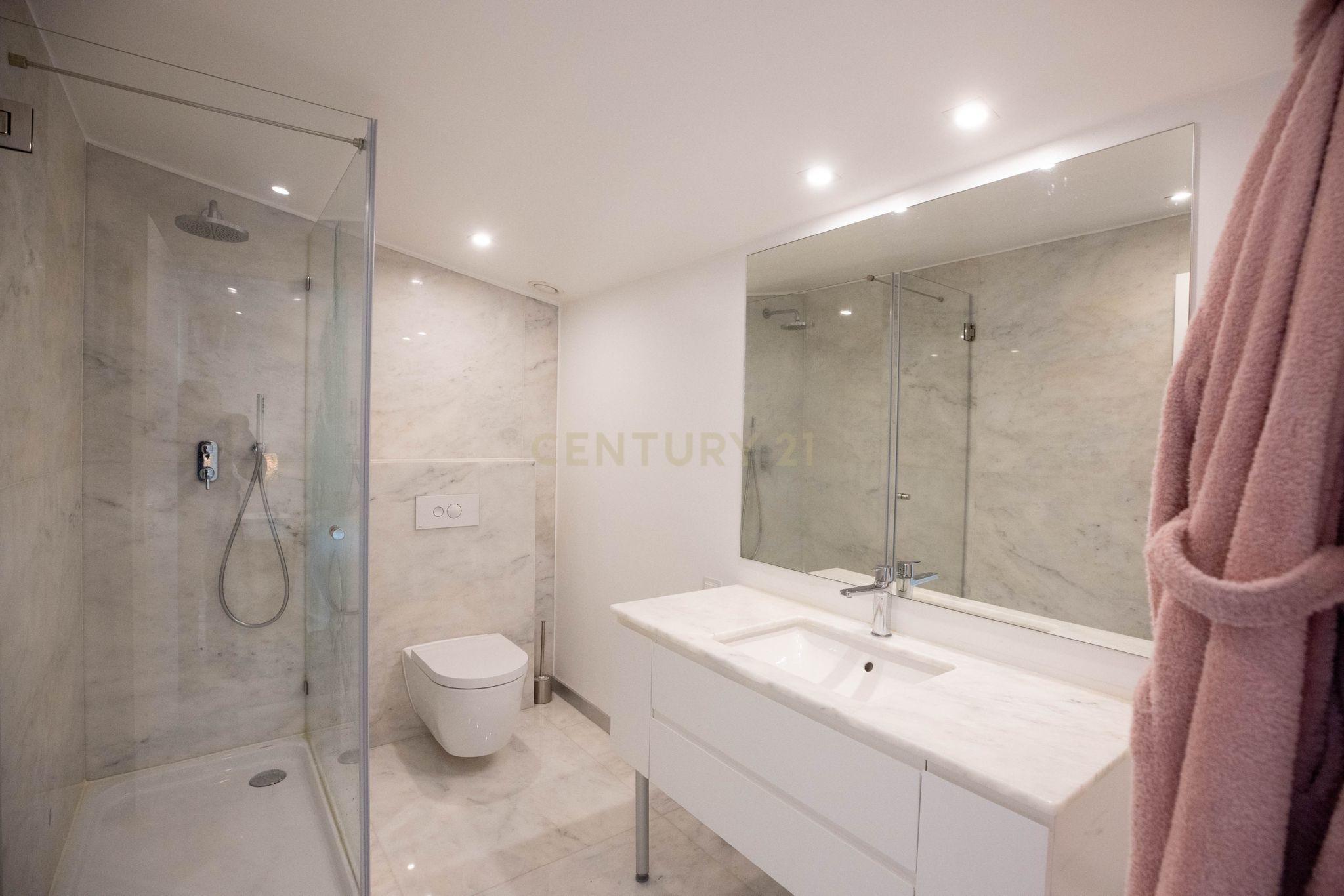 Apartamento T2 Duplex no coração de Lisboa - Image 15
