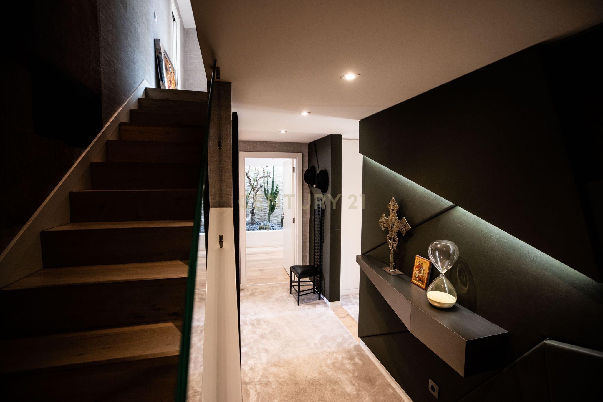 Apartamento T2 Duplex no coração de Lisboa - Image 11
