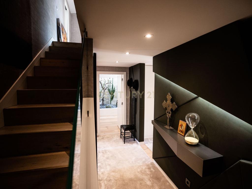 Apartamento T2 Duplex no coração de Lisboa - Image 11
