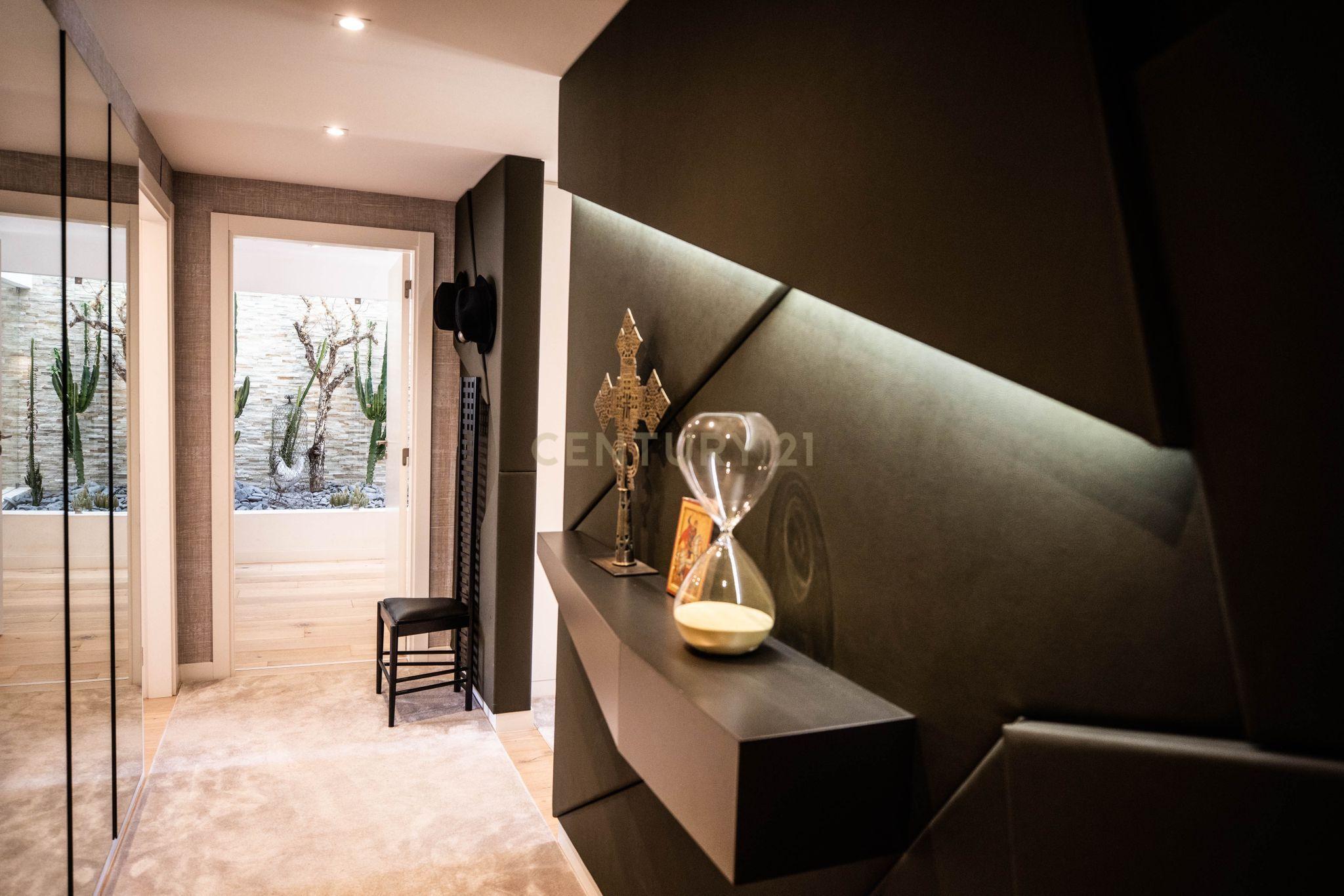 Apartamento T2 Duplex no coração de Lisboa - Image 12