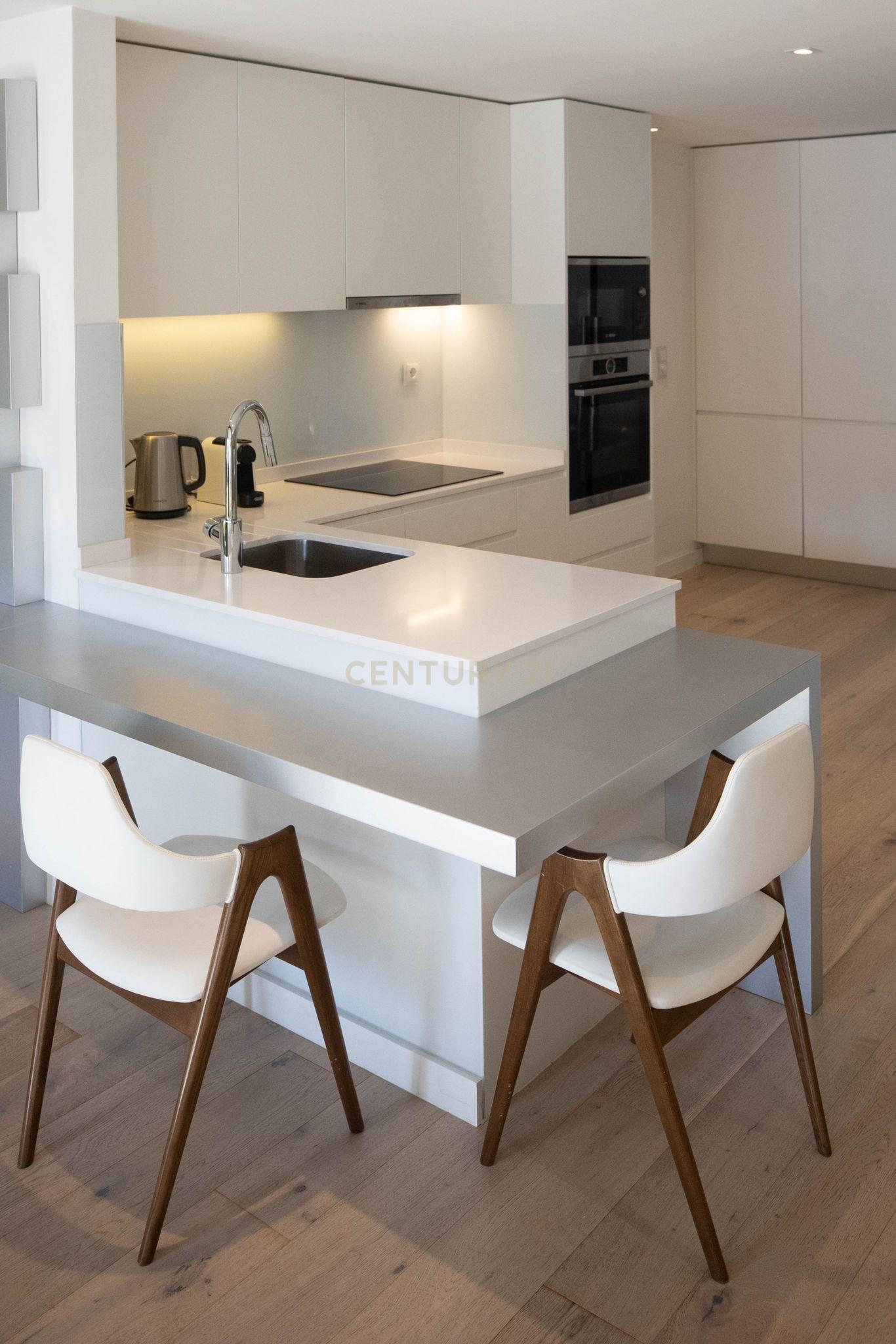 Apartamento T2 Duplex no coração de Lisboa - Image 7