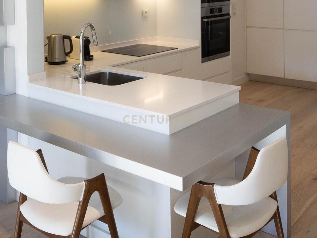 Apartamento T2 Duplex no coração de Lisboa - Image 7