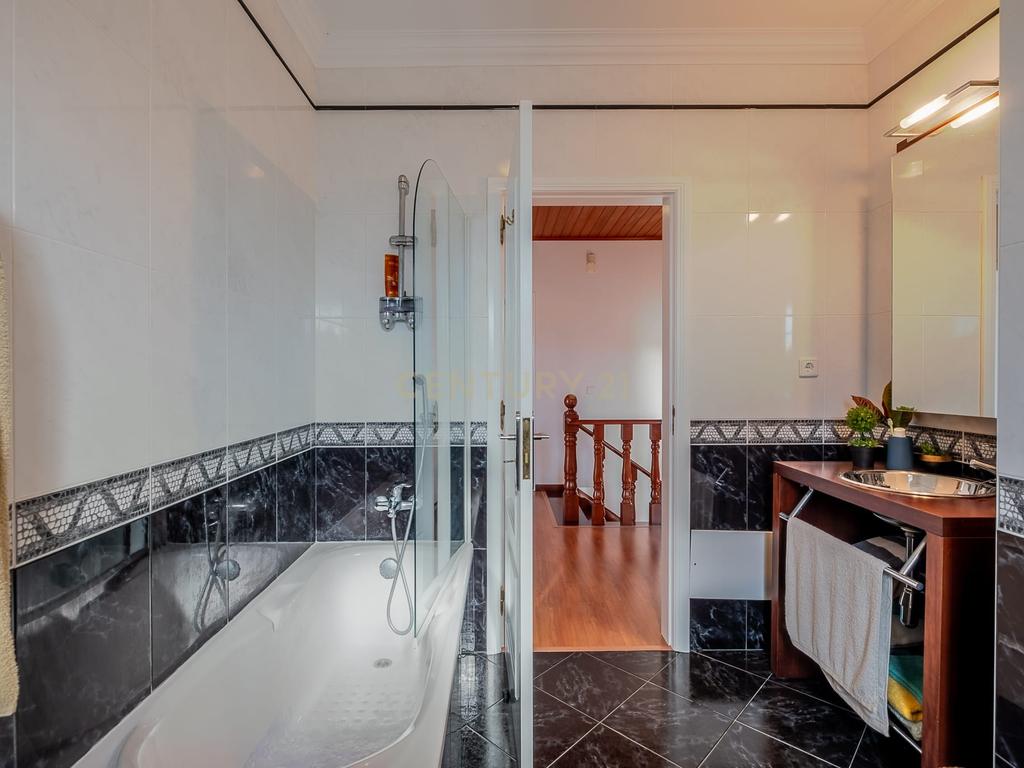 Moradia T4 em bairro residencial no Barril,  Mafra - Image 21