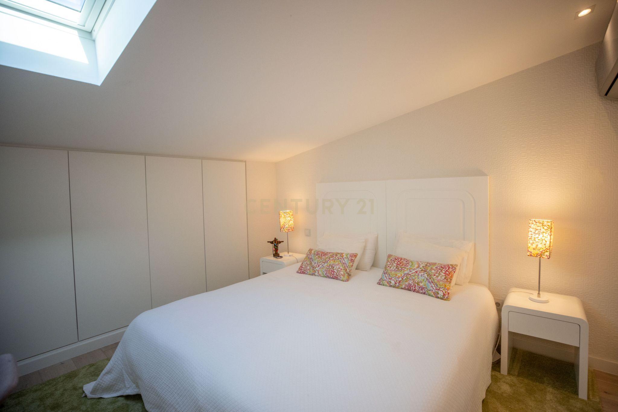 Apartamento T2 Duplex no coração de Lisboa - Image 16