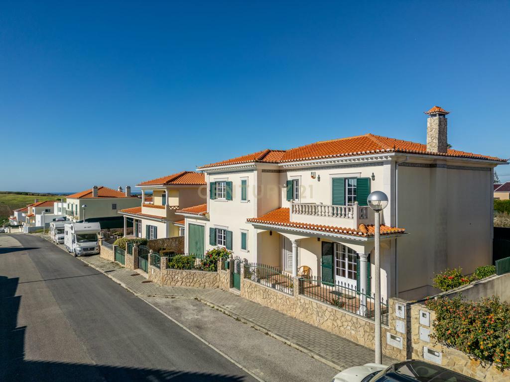 Moradia T4 em bairro residencial no Barril,  Mafra - Image 3