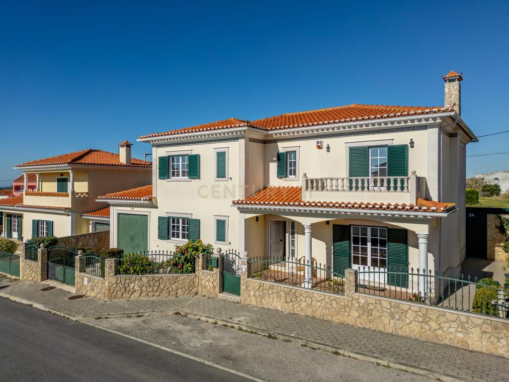 Moradia T4 em bairro residencial no Barril,  Mafra - Image 1