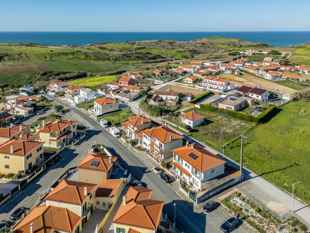 Moradia T4 em bairro residencial no Barril,  Mafra - Image 4