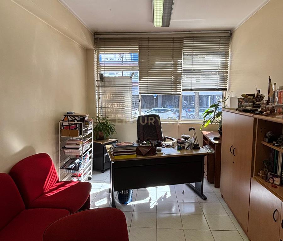 Escritorio com 75 m2 na Av Infante Santo - Image 3