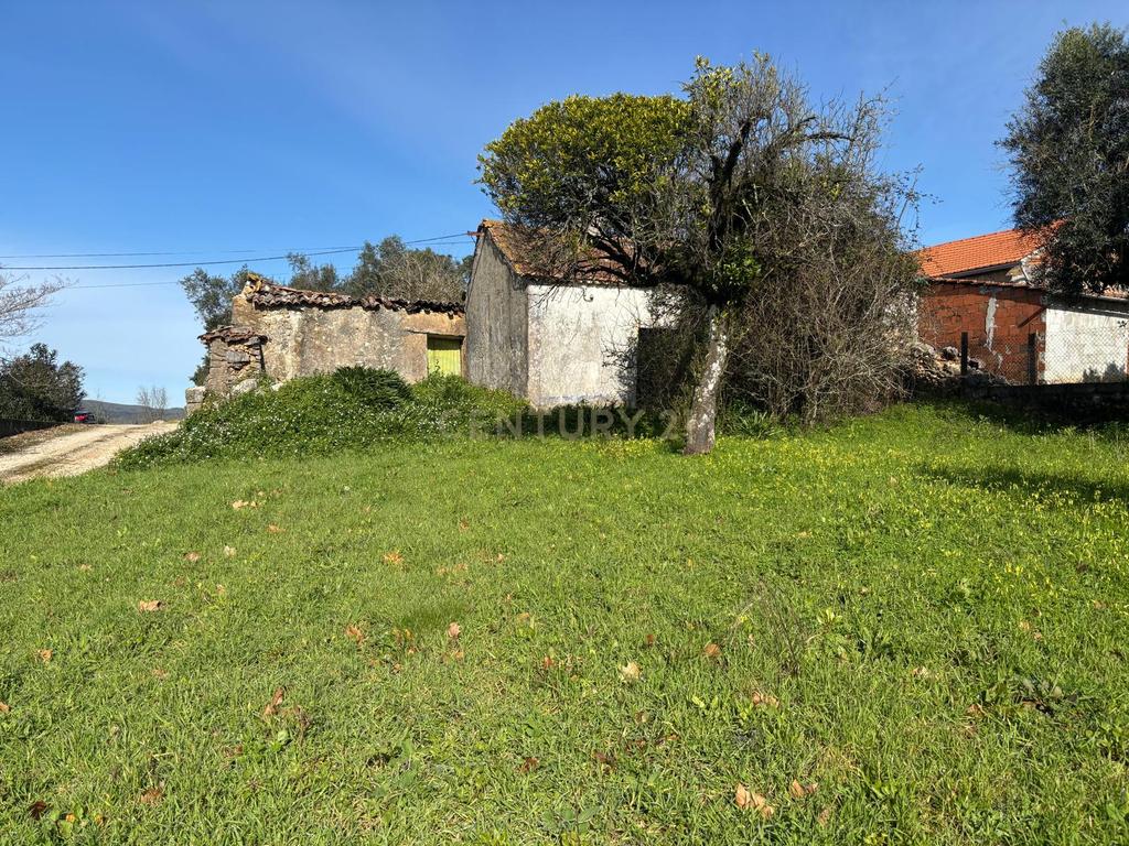 Casinha Antiga em Zambujais - Image 1