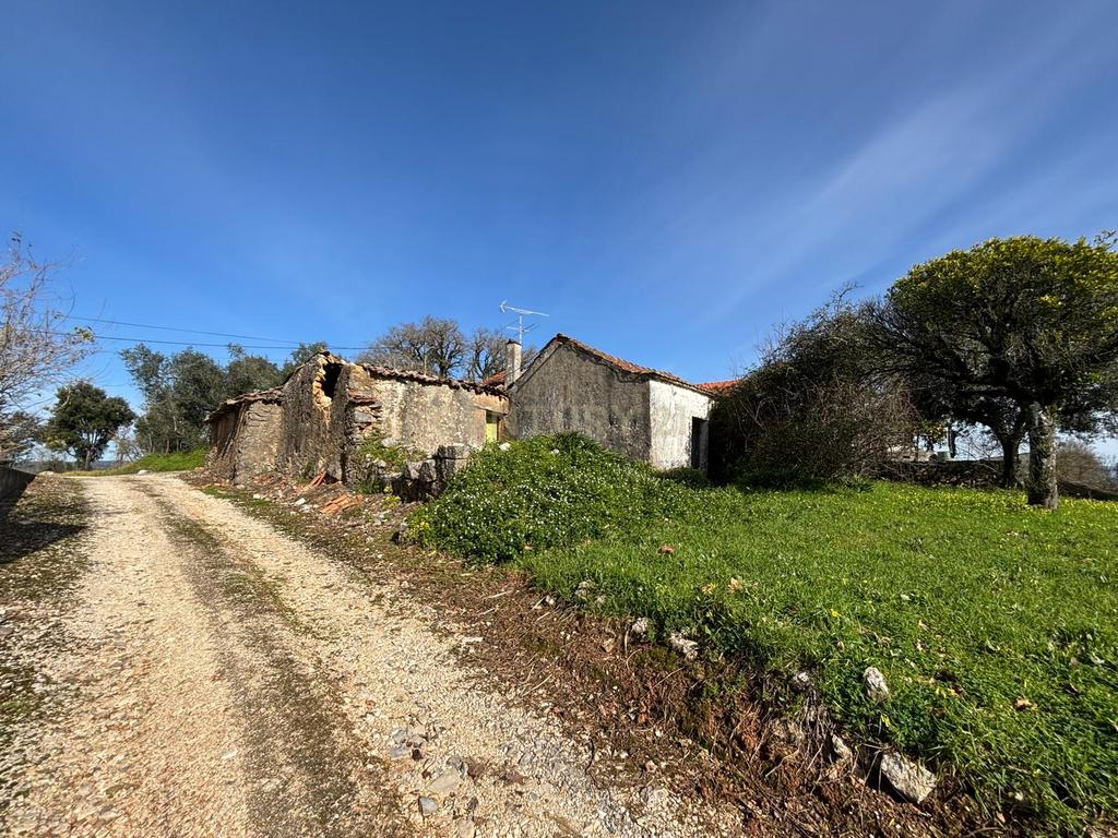 Casinha Antiga em Zambujais - Image 2