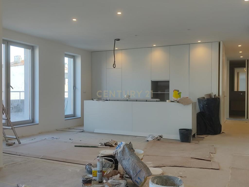 Apartamento T3 renovado, Paranhos - Image 1