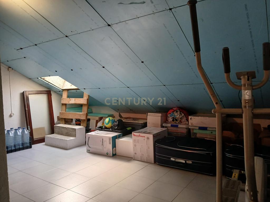 Apartamento T3 em Amadora com Varanda e Vista para a Cidade - Image 28